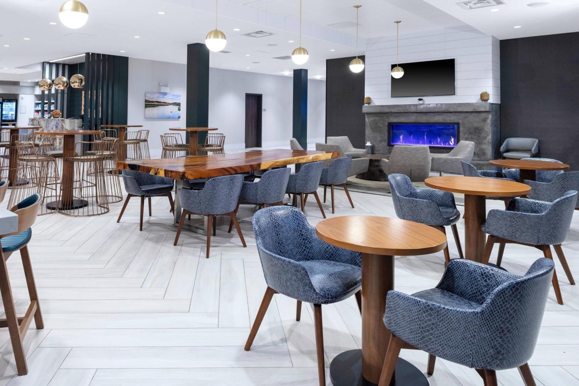Springhill Suites By Marriott Great Falls Exterior photo