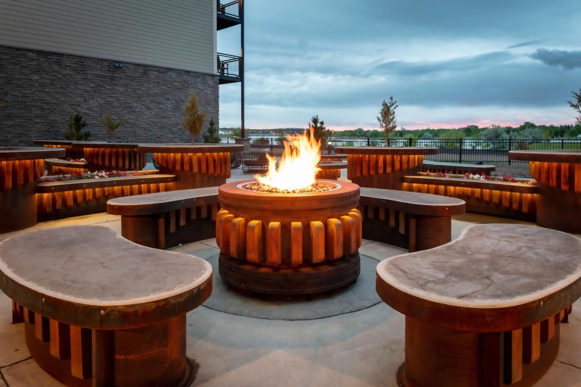 Springhill Suites By Marriott Great Falls Exterior photo